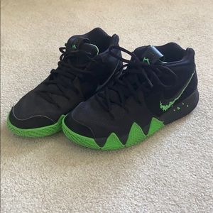 NIKE KYRIE 4 HALLOWEEN RAGE SLIME